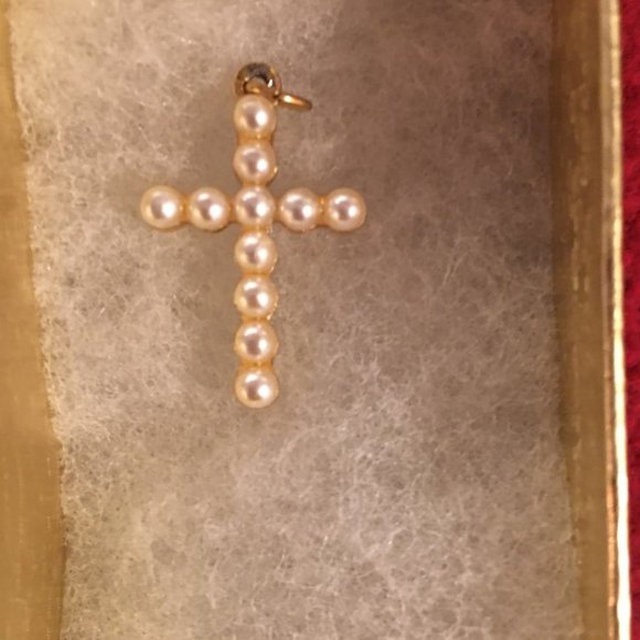 Jewelry - Faux Pearl Cross